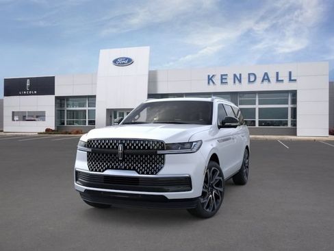 New 2026 Lincoln Navigator Reserve AWD/4WD image 2