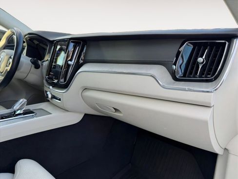 Used 2023 Volvo XC60 T8 Ultimate w/ Climate Package image 19