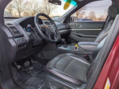 Used 2018 Ford Explorer XLT w/ Equipment Group 202A image 13
