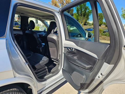 Used 2021 Volvo XC90 T5 Momentum w/ Climate Package image 31