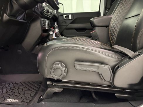 Used 2021 Jeep Wrangler Unlimited Sahara AWD/4WD image 26