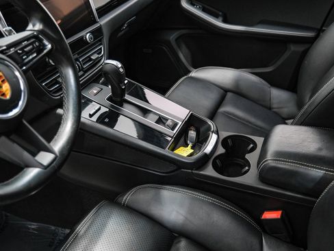 Used 2022 Porsche Macan image 19