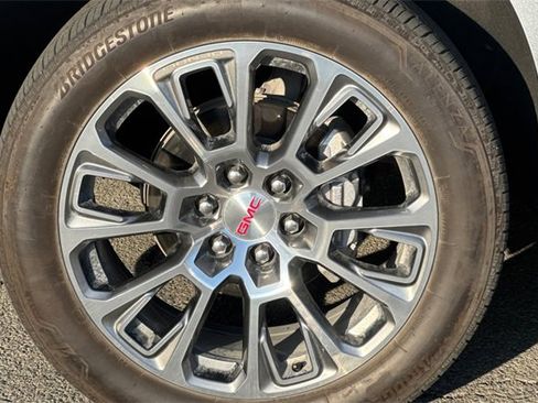 Used 2025 GMC Yukon XL Denali image 26