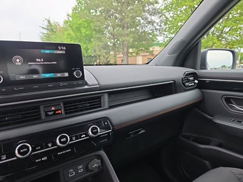 Used 2023 Honda Pilot Sport image 17
