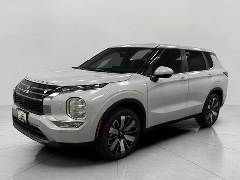 New 2025 Mitsubishi Outlander SE image 9