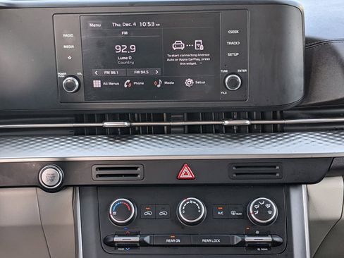 Certified 2023 Kia Carnival LX image 15