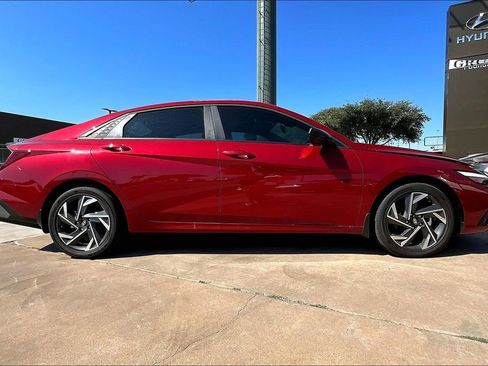New 2025 Hyundai Elantra SEL image 16
