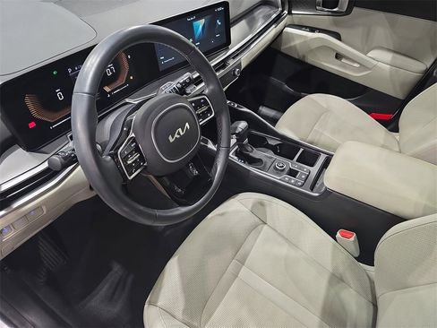 Used 2024 Kia Sorento EX w/ Panoramic Sunroof Package image 17