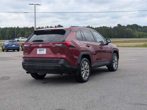 Used 2019 Toyota RAV4 XLE Premium FWD image 10