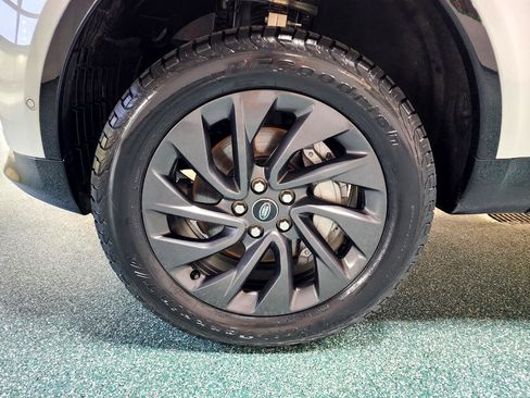 Used 2022 Land Rover Discovery S R-Dynamic image 12