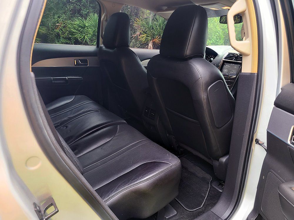 Used 2011 Lincoln MKX 2WD image 17