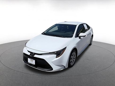 Used 2025 Toyota Corolla LE FWD image 7