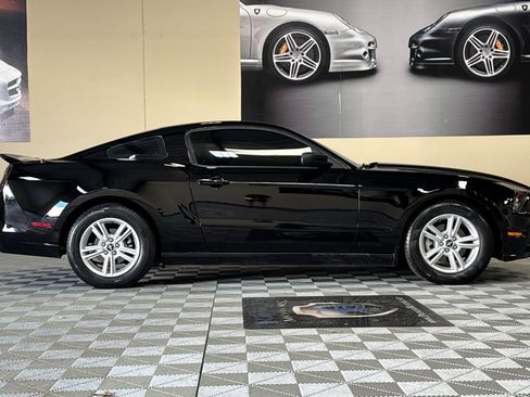Used 2013 Ford Mustang Coupe RWD image 3