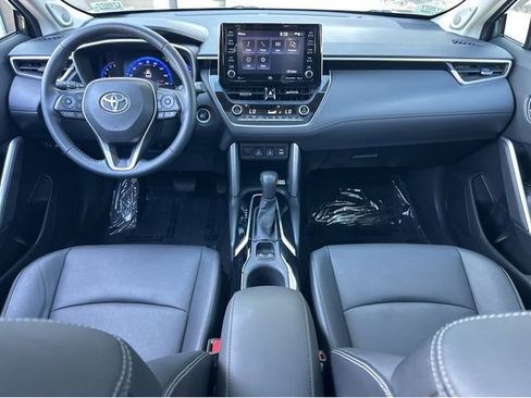 Used 2022 Toyota Corolla Cross XLE w/ Convenience Package image 8