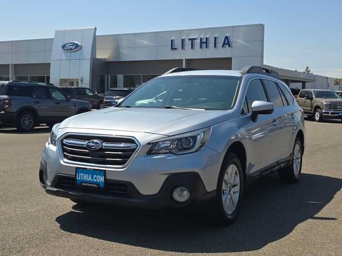 Used 2019 Subaru Outback 2.5i Premium AWD/4WD image 1