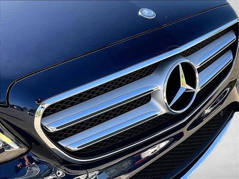 Used 2017 Mercedes-Benz E 300 4MATIC image 24