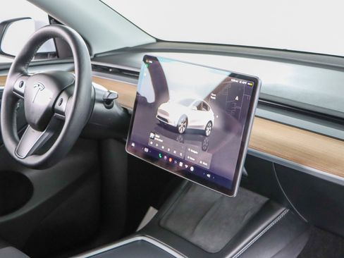 Used 2023 Tesla Model Y Long Range image 23