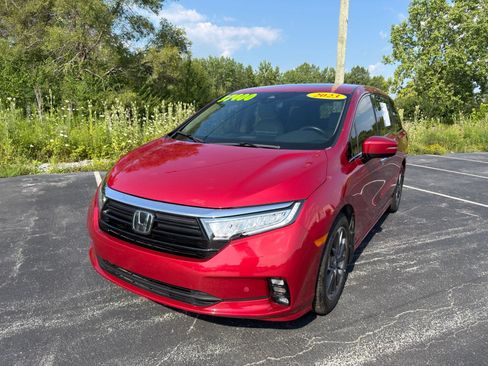 Used 2023 Honda Odyssey Elite image 2