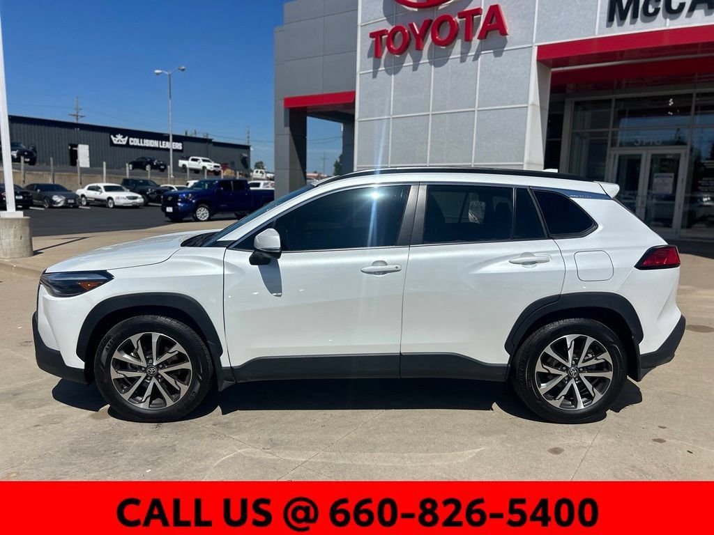 Used 2022 Toyota Corolla Cross XLE AWD/4WD image 11