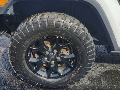 Used 2018 Jeep Wrangler Unlimited Sahara w/ Quick Order Package 24M Moab AWD/4WD image 12