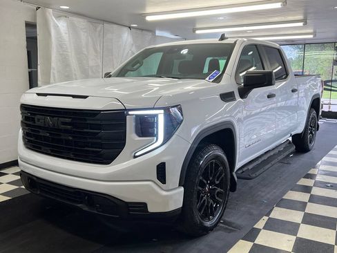 Used 2024 GMC Sierra 1500 Pro w/ Graphite Edition AWD/4WD image 3