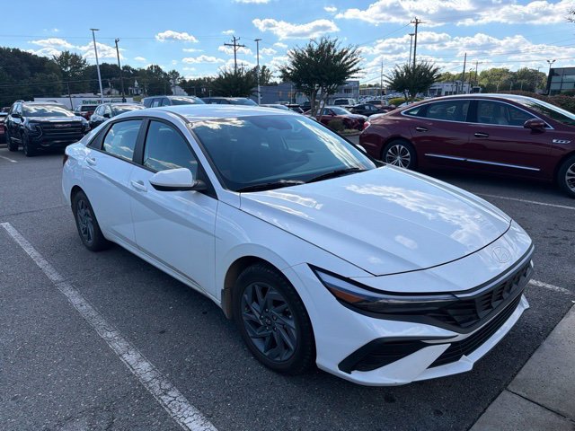 Used 2024 Hyundai Elantra Blue FWD image 1