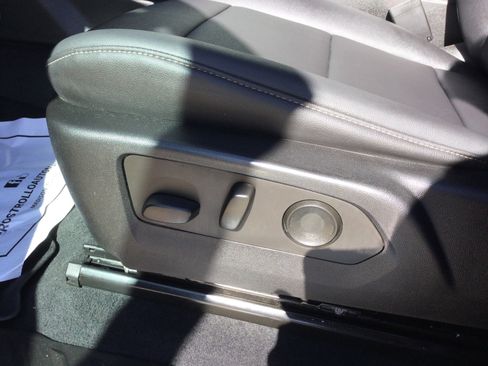 Used 2023 Chevrolet Colorado LT w/ LT Convenience Package III image 9