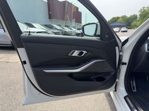 Used 2021 BMW 330i xDrive Sedan w/ M Sport Package AWD/4WD image 9