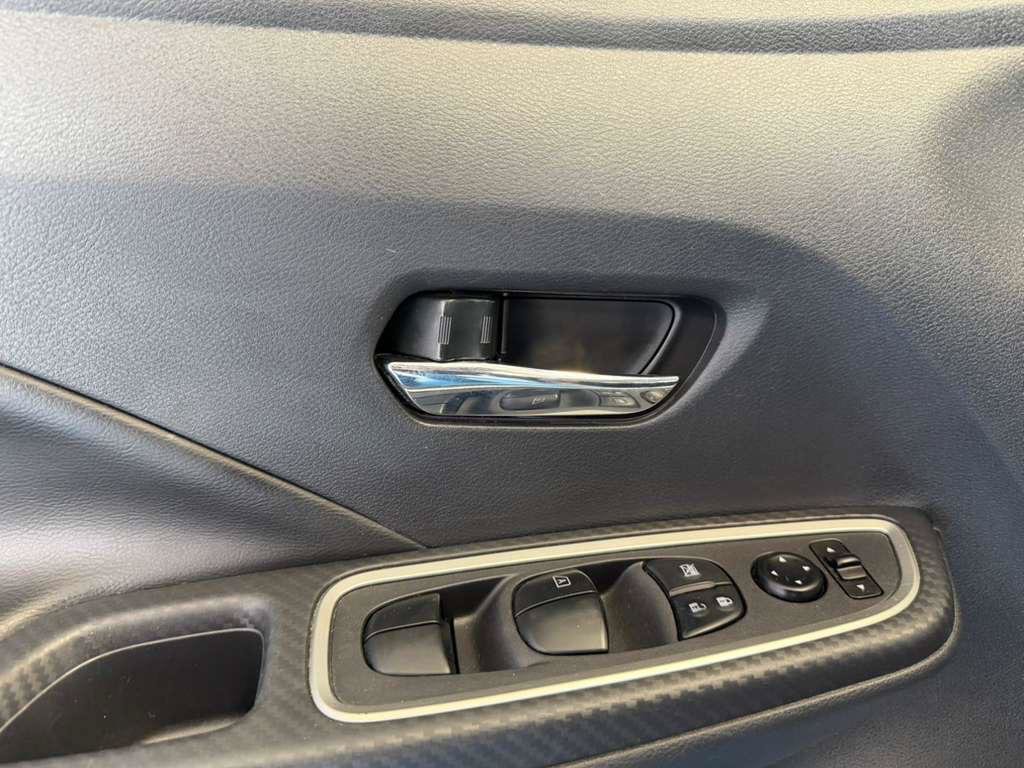 Used 2024 Nissan Versa SR FWD image 12