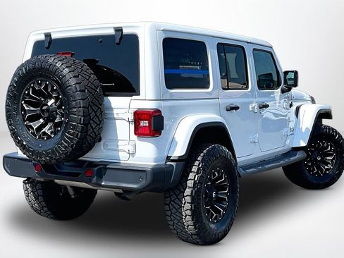 Used 2018 Jeep Wrangler Unlimited Sahara w/ Dual Top Group AWD/4WD image 6