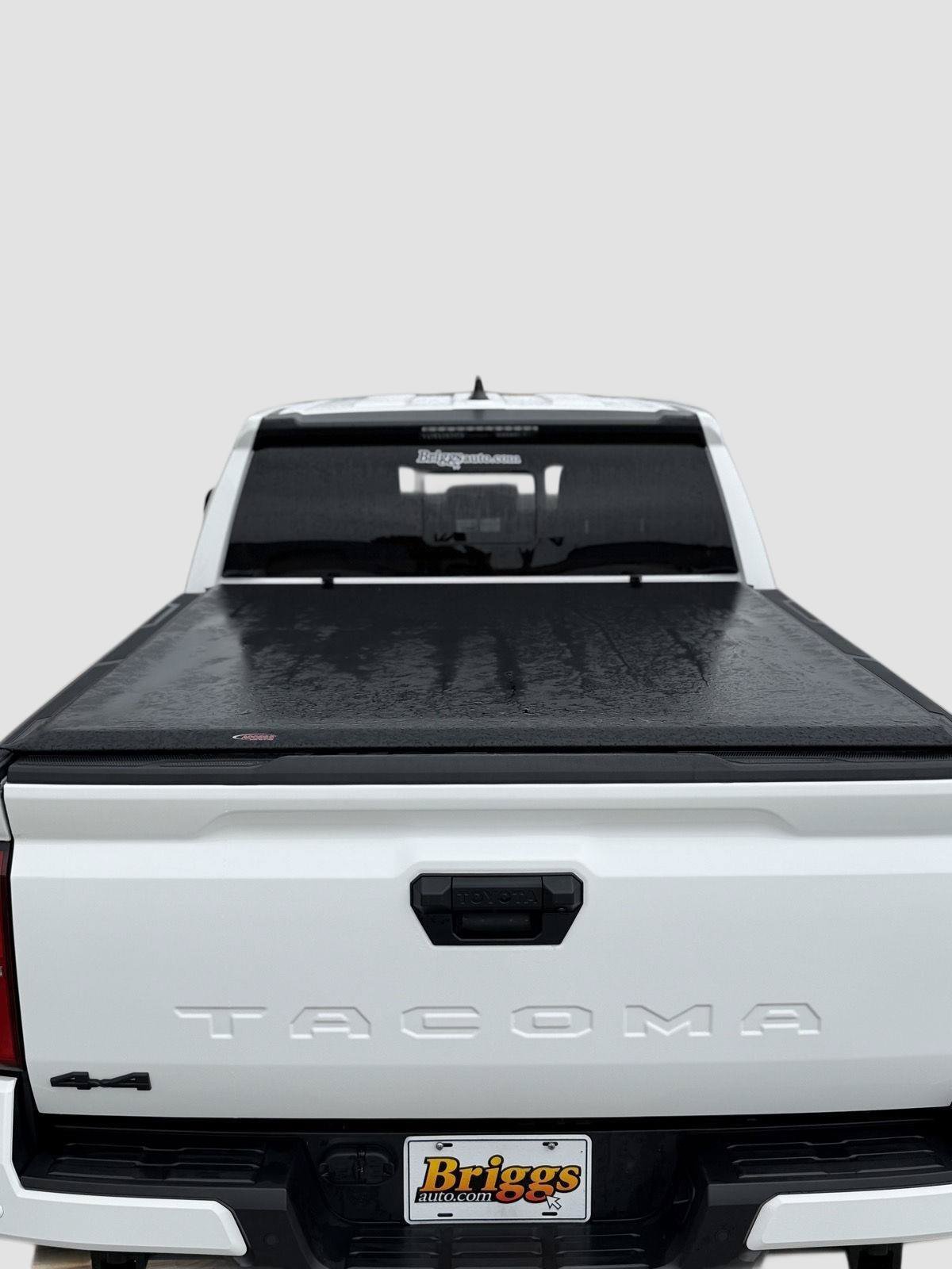 Used 2025 Toyota Tacoma SR5 AWD/4WD image 9