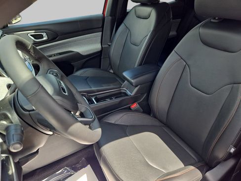 Used 2023 Jeep Compass Latitude AWD/4WD image 18