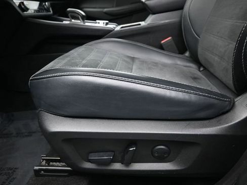 Used 2024 Mitsubishi Outlander SE image 12