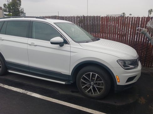 Used 2021 Volkswagen Tiguan SE w/ Panoramic Sunroof Package image 1