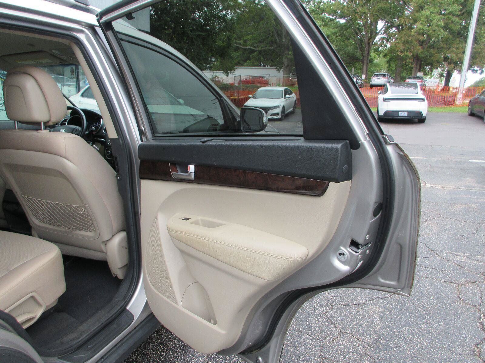 Used 2014 Kia Sorento LX FWD image 19