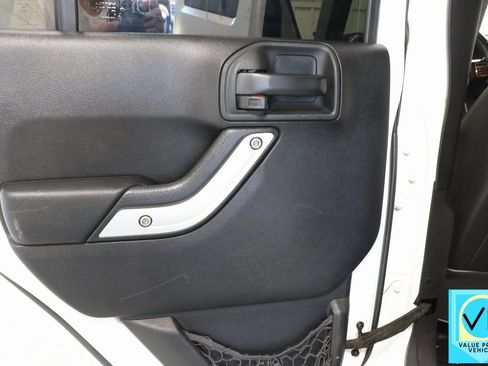 Used 2016 Jeep Wrangler Unlimited Rubicon w/ Max Tow Package image 23