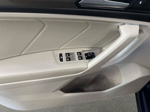 Certified 2022 Volkswagen Tiguan SE image 19