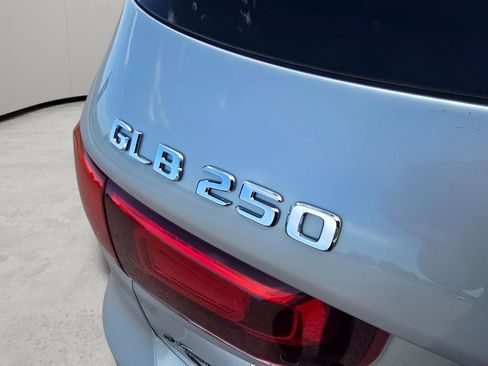 Used 2022 Mercedes-Benz GLB 250 4MATIC image 28