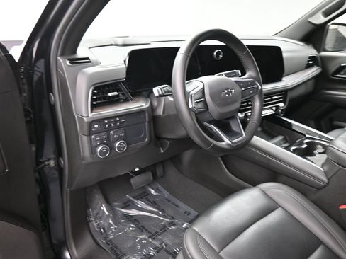 Used 2025 Chevrolet Suburban Z71 AWD/4WD image 12