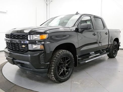 Used 2019 Chevrolet Silverado 1500 Custom w/ Custom Value Package AWD/4WD image 3