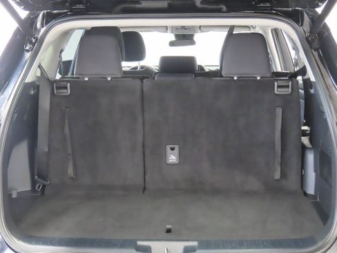 Used 2024 Toyota Highlander LE AWD/4WD image 17
