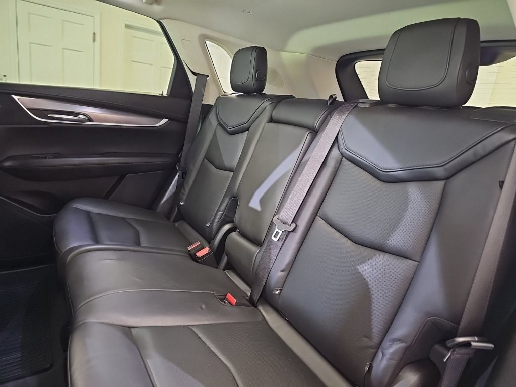 Used 2018 Cadillac XT5 Luxury w/ Driver Awareness Package AWD/4WD image 14