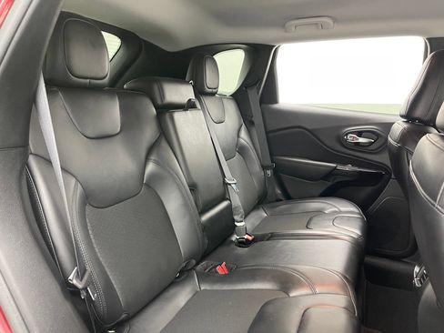 Used 2021 Jeep Cherokee Latitude Plus FWD image 35