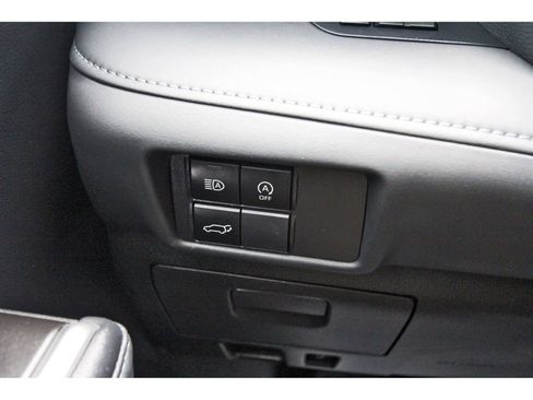 Used 2023 Toyota Highlander XLE image 18