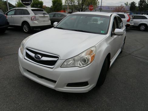 Used 2010 Subaru Legacy 2.5i Premium image 6
