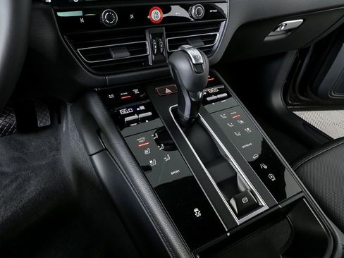 New 2026 Porsche Macan AWD/4WD image 19