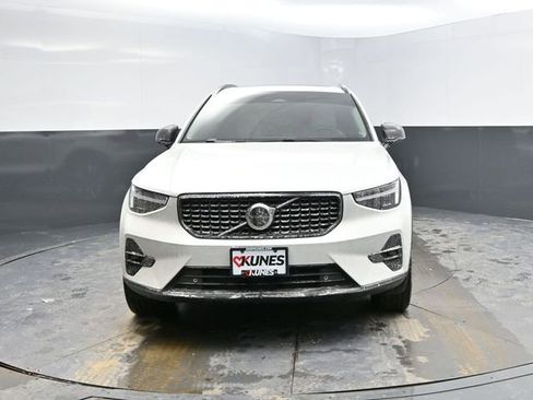 Used 2023 Volvo XC40 B5 Ultimate w/ Protection Package Premier image 2