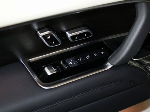 Used 2022 Land Rover Range Rover Long Wheelbase SE image 31