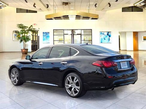 Used 2017 INFINITI Q70 L 3.7 w/ Deluxe Touring Package RWD image 7