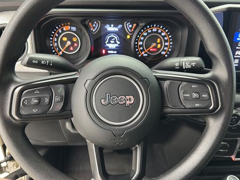 Used 2025 Jeep Wrangler Unlimited Sport AWD/4WD image 18